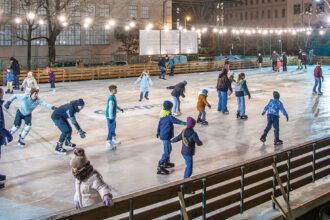 2025. december 6-án megnyílt a Budai korcsolyapálya a Marczibányi tér 16. szám alatt.