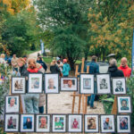Parkban megtekinthető arcképcsarnok az Amphora Búvár Klub jubileumi megemlékezésén.