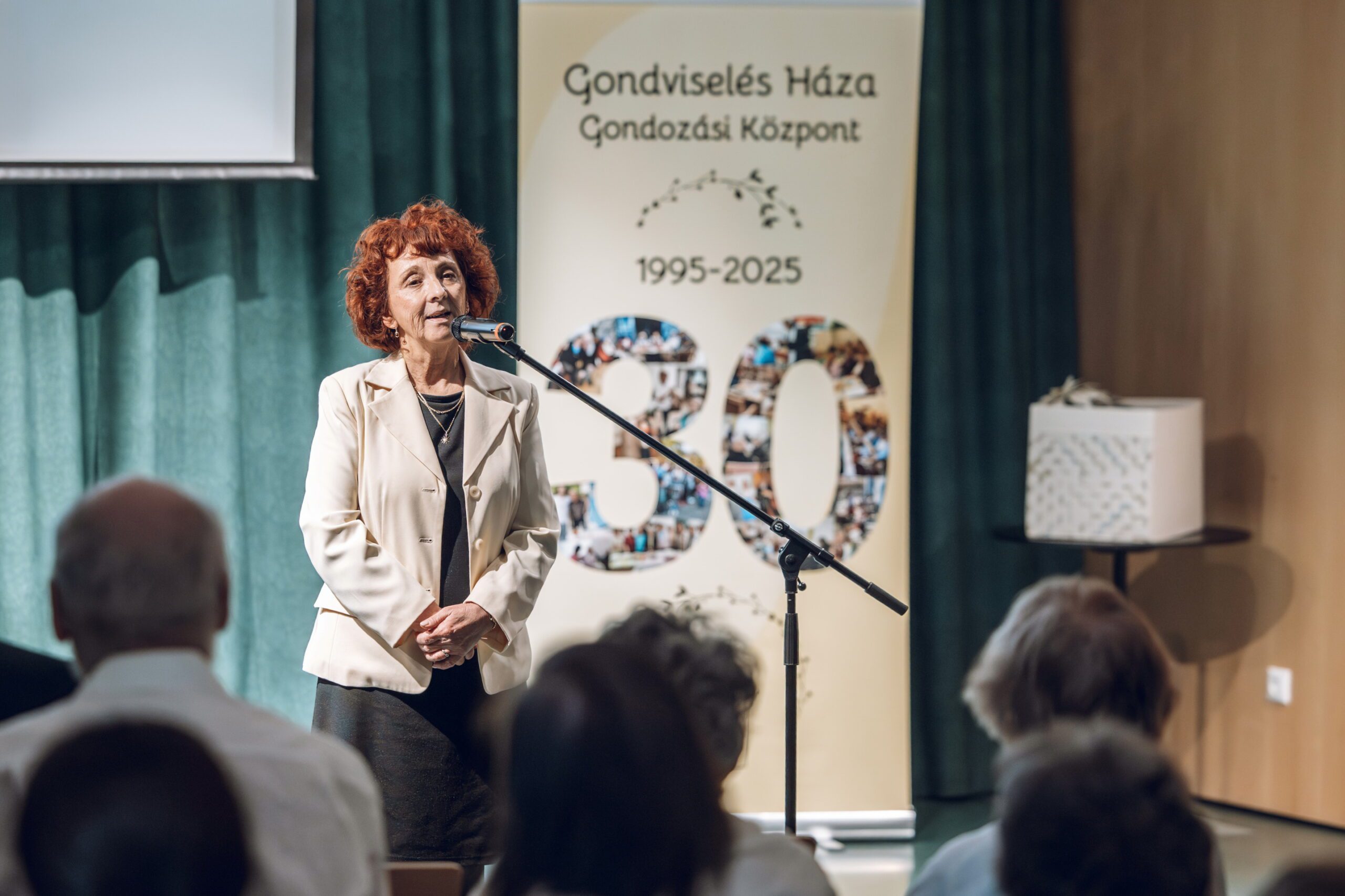 A Pasaréti Közösségi Házban Mészáros Ágnes intézményvezető mondott ünnepi köszöntőt.