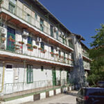 Az Ürömi utca 66. és a Szépvölgyi út 48. alatt ma látható, téglagyári munkásoknak épített házak körfolyosós udvara