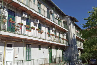 Az Ürömi utca 66. és a Szépvölgyi út 48. alatt ma látható, téglagyári munkásoknak épített házak körfolyosós udvara